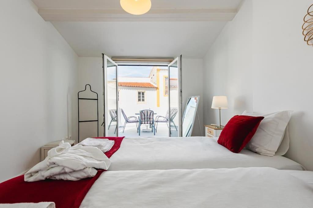 Near Evora's Main Square With Private Terrace Villa *